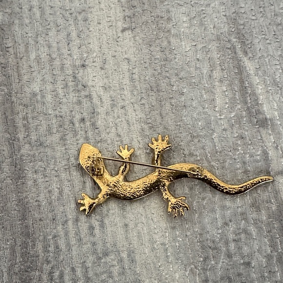 Gold Lizard Brooch with Rhinestones - Picture 5 of 6